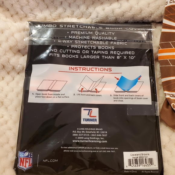 NEW Cleveland Browns Jumbo Stretchable Book Covers - Picture 4 of 9